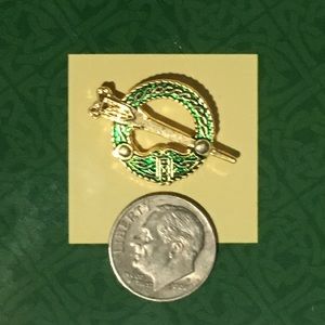 Irish clutch collectible/souvenir pin